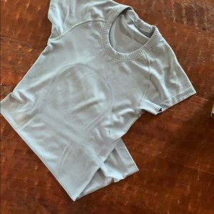 Lululemon run shirt